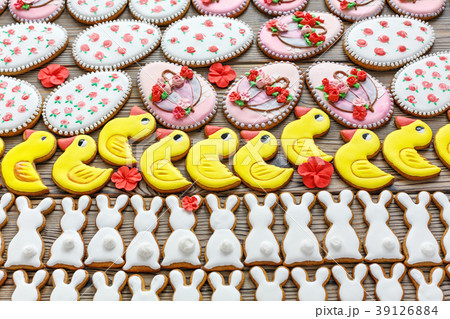 Homemade glazed Easter cookies. 39126884