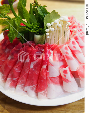 沖縄名物 「アグー豚のしゃぶしゃぶ」 39128416
