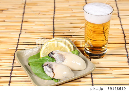生牡蠣とビール 39128619
