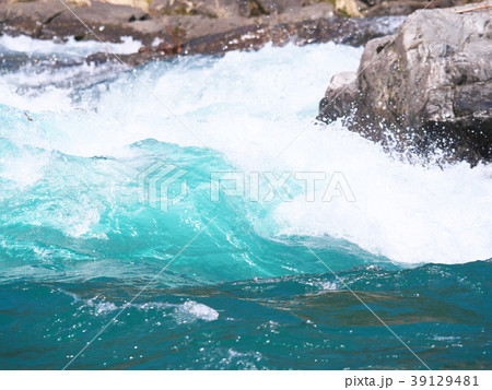 水の流れ(長良川-岐阜県郡上市美並町) 水の流れ(長良川-岐阜県郡上市美並町) 39129481