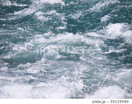 水の流れ(長良川-岐阜県郡上市美並町) 水の流れ(長良川-岐阜県郡上市美並町) 39129484