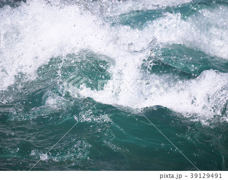 水の流れ(長良川-岐阜県郡上市美並町) 水の流れ(長良川-岐阜県郡上市美並町) 39129491
