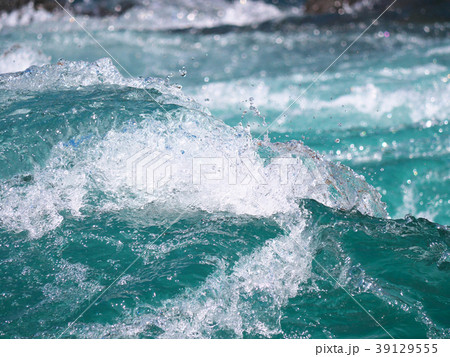 水の流れ(長良川-岐阜県郡上市美並町) 水の流れ(長良川-岐阜県郡上市美並町) 39129555