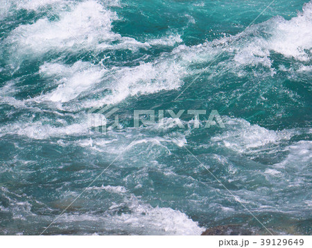 水の流れ（長良川-岐阜県郡上市美並町） 39129649