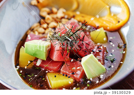 Sevice with salmon and mango 39130329