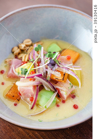 Sevice with salmon and mango 39130416