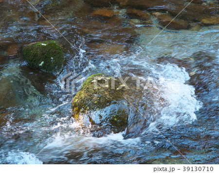 水の流れ（長良川支流-粥川　岐阜県郡上市美並町） 39130710