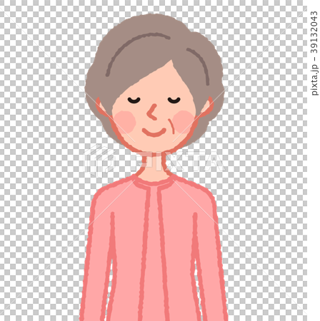 目を閉じるシニア女性 39132043