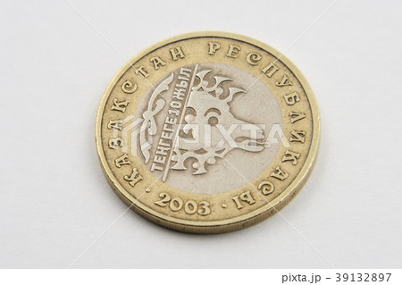 One hundred tenge coin. 39132897