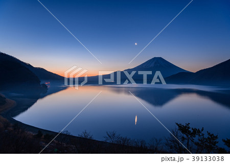 夜明けの富士山 39133038