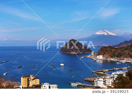 【静岡県・観光名所】発端丈山から見る淡島・富士山・内浦湾 【静岡県・観光名所】発端丈山から見る淡島・富士山・内浦湾 39139025