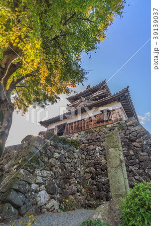 秋の丸岡城の天守の風景 秋の丸岡城の天守の風景 39139037