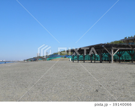 稲毛海岸の砂浜とルーバーとネットフエンス 稲毛海岸の砂浜とルーバーとネットフエンス 39140066