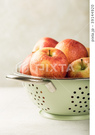 Fresh apples in metal strainer 39144920