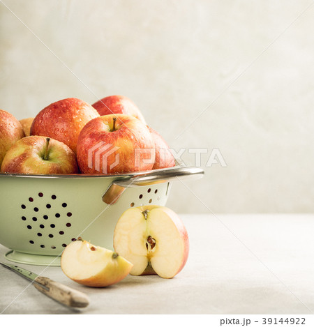 Fresh apples in metal strainer Fresh apples in metal strainer 39144922