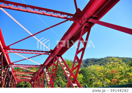 鮮やかな山線鉄橋 39148282