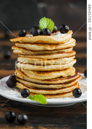 Stack of sweet pancakes with fresh berries 39150489