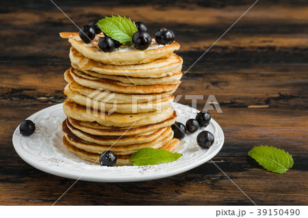 Stack of sweet pancakes with fresh berries 39150490