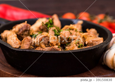 Fried pork in frying pan and vegetables 39150830