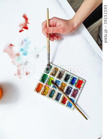 Artist's hand draw watercolor 39151593