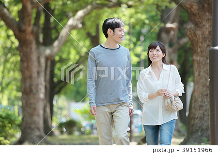 ミドルカップル 散歩 ミドルカップル 散歩 39151966