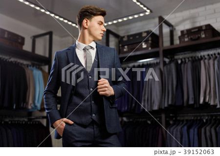 Perfect to the last detail. Modern businessman 39152063