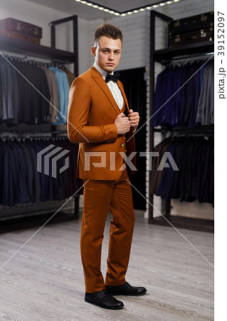 Perfect to the last detail. Modern businessman 39152097