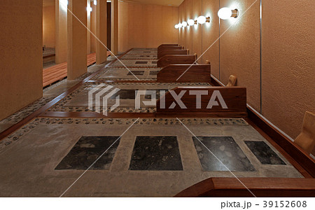 岩盤浴　風呂　入浴　ビューティー　バスルーム　浴室　ダイエット　健康　発汗　サウナ　石　汗　　 39152608