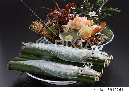 刺身　魚介類　料理　日本料理　イカ刺し　いか　活き造り　いか活き造り　海の幸　海老　伊勢海老　　 39152614