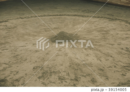 Sumo wrestling Sumo wrestling 39154005