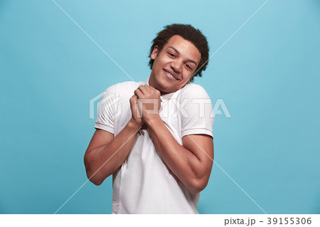 Handsome man looking suprised isolated on blue 39155306