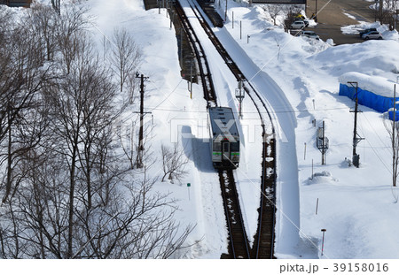 早春の北海道ニセコ町のニセコ駅周辺のローカルな風景を撮影 39158016