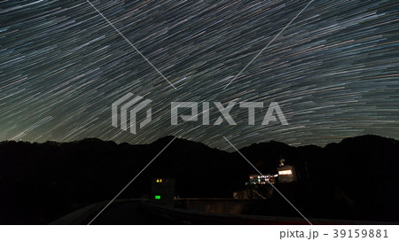 深夜のダムと星空 39159881
