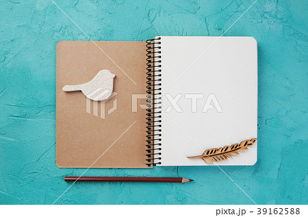 Blank notebook 39162588