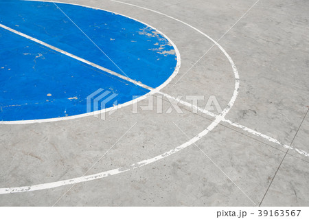 lines on concrete basketball court - sport field  39163567