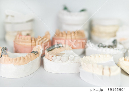 Cast of teeth from gypsum 39165904