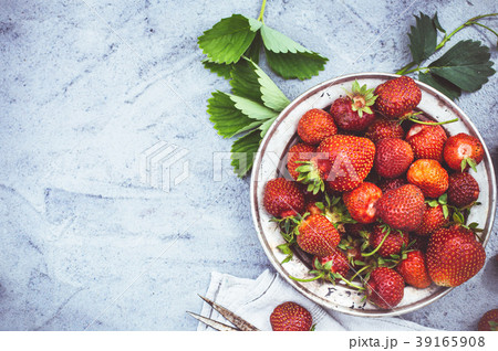 Strawberry top space 39165908