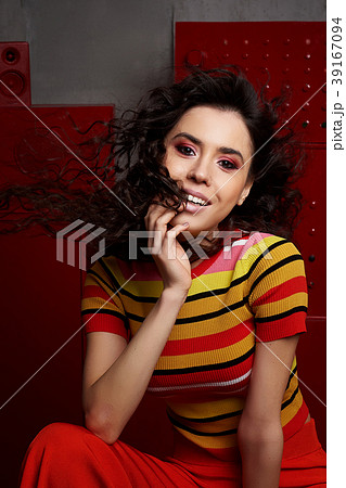 Studio fashion shooting.The girl in a bright 39167094