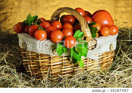 Tomatoes 39167487