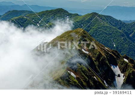 仙ノ倉山から見る雲湧く稜線 仙ノ倉山から見る雲湧く稜線 39169411
