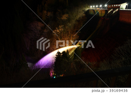 引原ダム放水ライトアップ 39169436