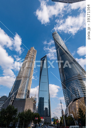 上海の摩天楼　縦構図 39171364
