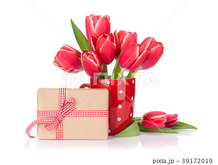 Red tulip flowers bouquet and gift box Red tulip flowers bouquet and gift box 39172019
