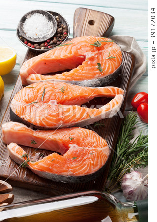 Raw salmon fish steaks 39172034