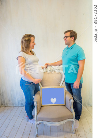 Beautiful couple: pregnant woman and man Beautiful couple: pregnant woman and man 39172302