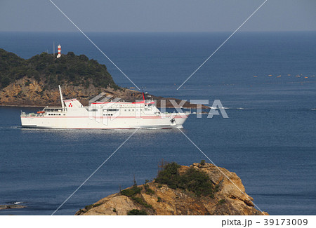 七類港(島根県松江市美保関町)を出港するフェリーくにが 七類港(島根県松江市美保関町)を出港するフェリーくにが 39173009