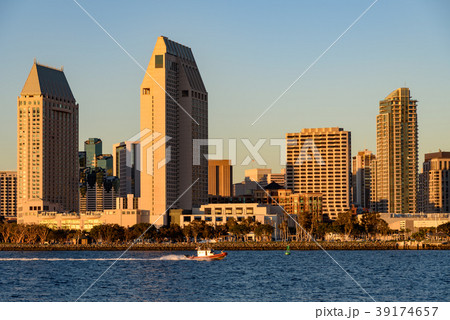 サンディエゴのダウンタウンの風景　夕景 39174657