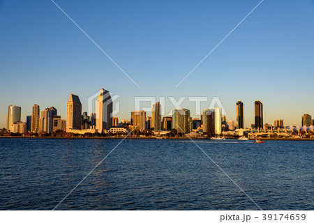 サンディエゴのダウンタウンの風景　夕景 39174659