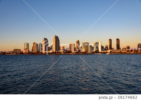 サンディエゴのダウンタウンの風景　夕景 39174662
