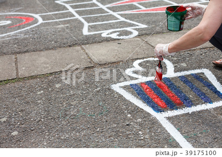 painting playground. 39175100